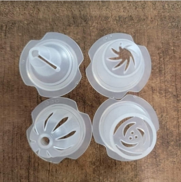 Tupperware Decorator Bag with 4 Tips - Picture 3 of 5